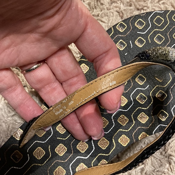 Clark’s flip flops. - Picture 5 of 6